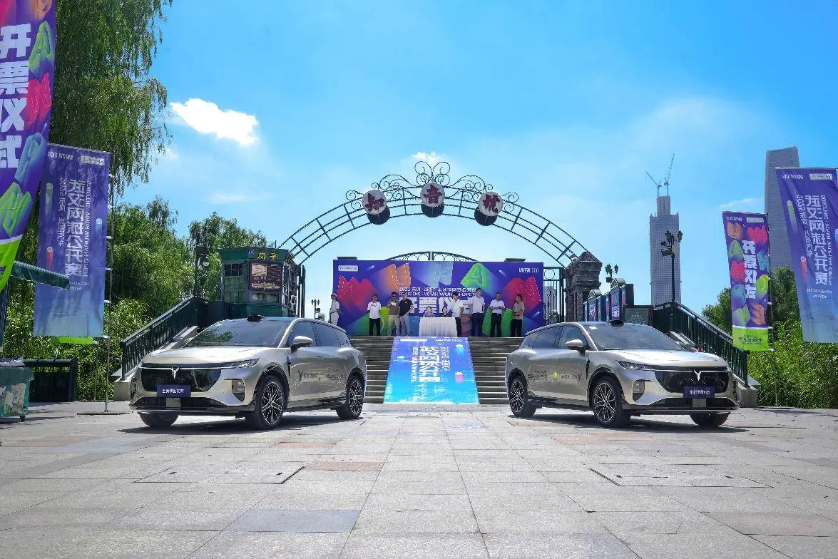 技旗舰轿车, 打破纯电和, 岚图汽车武